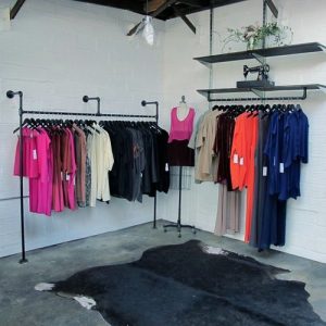Kệ ống nước treo quần áo shop – KON04