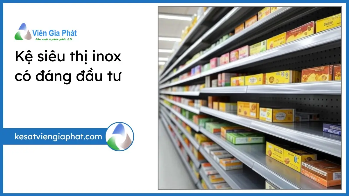 Kệ siêu thị bằng inox sáng bóng, chắc chắn, được sắp xếp gọn gàng trong siêu thị hiện đại của PT Phúc Thịnh